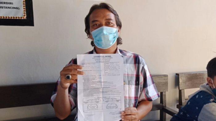 Firdaus menunjukkan bukti penyewaan kendaraan oleh Revta Sa Fallas, Senin (19/4/2021).