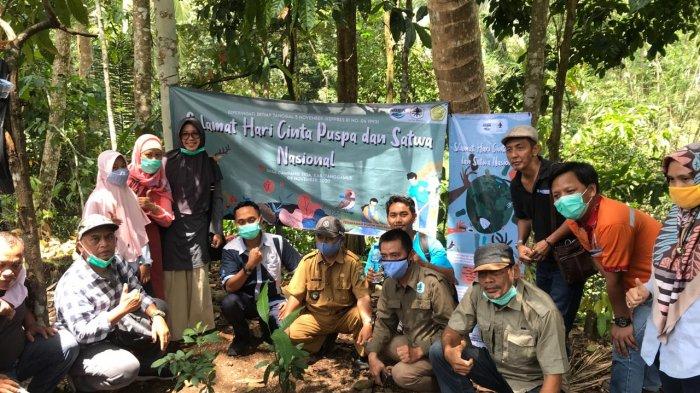 Mitra Bentala Bersama Danone Edukasi Lingkungan dan Penanaman Pohon di Tanggamus dengan Protokol Kesehatan