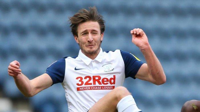 Bek Preston Ben Davies yang dikabarkan didatangkan Liverpool