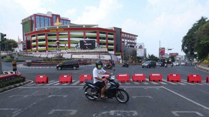 Polresta Bandar Lampung kembali melakukan penyekatan sejumlah jalan protokol, Minggu (8/8/2021).