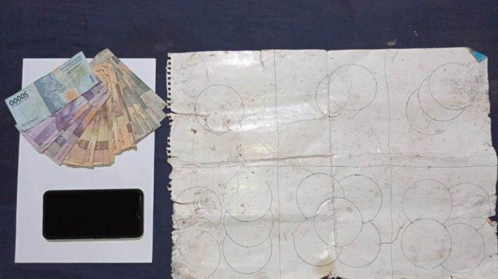 Polsek Batanghari mengamankan barang bukti judi koprok, Minggu (7/2/2021).