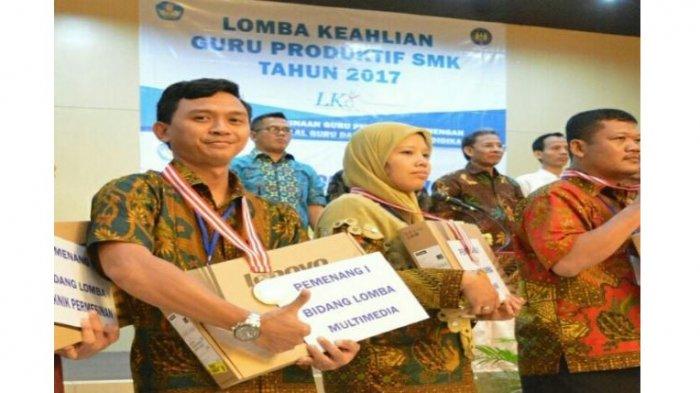 Ia juga tercatat sebagai Penampilan Mengajar Terbaik Bidang Lomba Multimedia pada Lomba Keahlian Guru Produktif (LKG) Tingkat Nasional Tahun 2017. Kemudian Juara 1 Lomba VLOG 2017 Jenjang SMK Tingkat Provinsi Lampung.