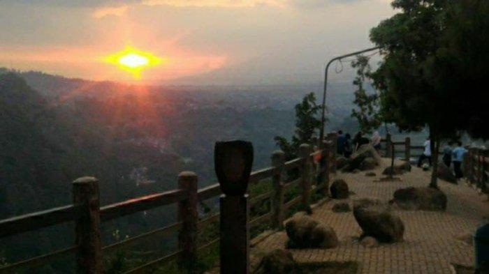 Ilustrasi suasana pagi di Tebing Keraton. 15 Tempat Wisata di Bandung yang Buka Setiap Hari, Cocok Buat Rekreasi Bareng Keluarga