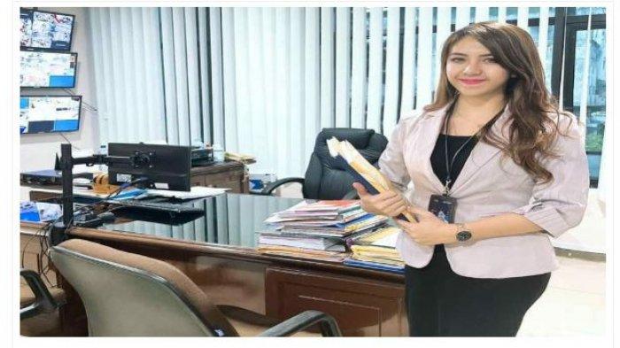 Selain Apriliya Pratiwi, ada Nada Niya, S.S, alumni S1 Sastra Inggris Fakultas Sastra dan Ilmu Pendidikan Universitas Teknokrat Indonesia yang saat ini bekerja di BUMN Bank BRI Kantor Cabang Metro Lampung.