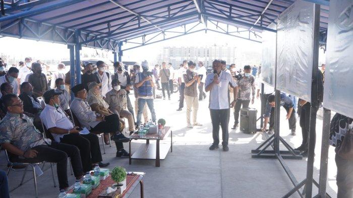 KUNJUNGAN: Anggota Komisi V DPR RI meninjau progres pembangunan Sirkuit Pertamina Mandalika, di Lombok Tengah, Senin (11/10/2021). (Dok. Pemprov NTB)