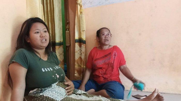 Mutia (21) (kiri), ibu hamil warga Blok Balongan Dua, RT 4 RW 2, Desa/Kecamatan Balongan, Kabupaten Indramayu, yang mengalami pendarahan setelah kilang minyak Balongan meledak dan terbakar, Kamis (22/4/2021).