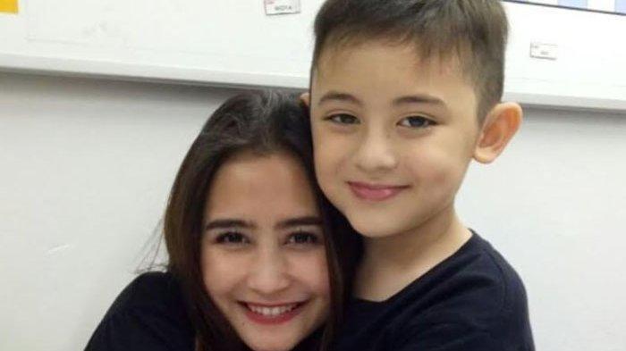 Kebersamaan Prilly Latuconsina dan Matt White saat promo film Danur 3 yang mereka bintangi.