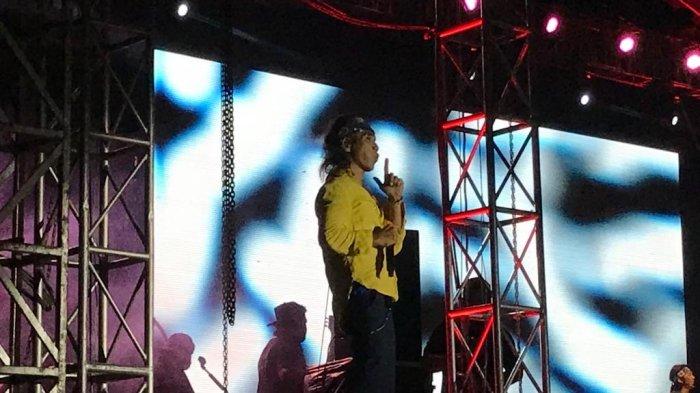Suasana konser Slank di Eks Bandara Sslaparang Mataram pada Sabtu, (10/9/2022).