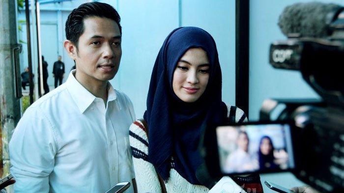 Dude Herlino dan Alyssa Soebandono saat ditemui seusai menjadi pengisi acara di kawasan Kapten Tendean, Jakarta Selatan, Selasa (18/10/2016).