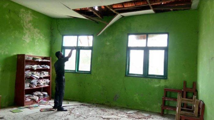 Keberadaan SDN Majangan 1, Kecamatan Jrengik, Kabupaten Sampang, Madura perlu perhatian khusus dari Pemerintah Kabupaten Sampang, Senin (01/02/2021).