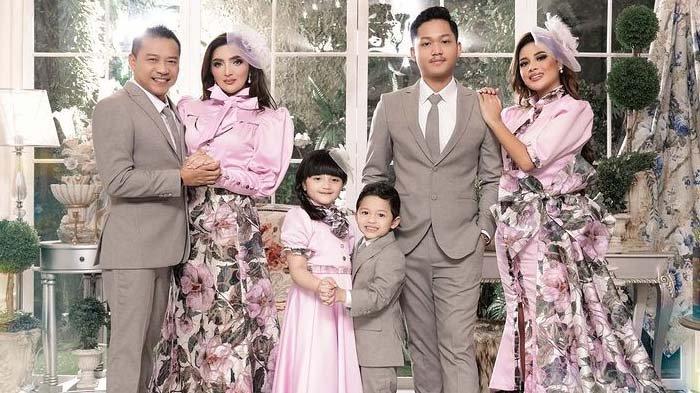 Potret keluarga Anang Hermansyah dan Ashanty. Kini anak-anak Ashanty dan ibunya positif Covid-19.