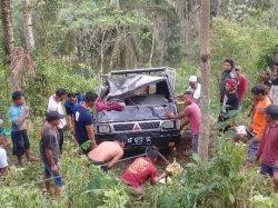 Mobil Pick Up Rombongan ke Pernikahan Terjun ke Jurang, Tak Kuat Menanjak, Tak Ada Korban Jiwa