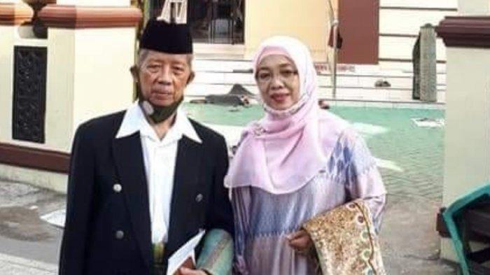 AGH Najamuddin bersama istri, Dra Faridah Rahman MA