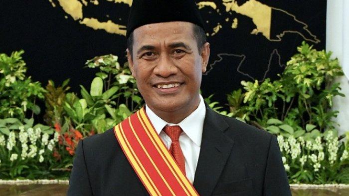 Mantan Menteri Pertanian, Andi Amran Sulaiman resmi menerima penghargaan Bintang Mahaputra Adipradana langsung dari Presiden Joko Widodo (Jokowi) di Istana Negara, Rabu (11/11/2020).