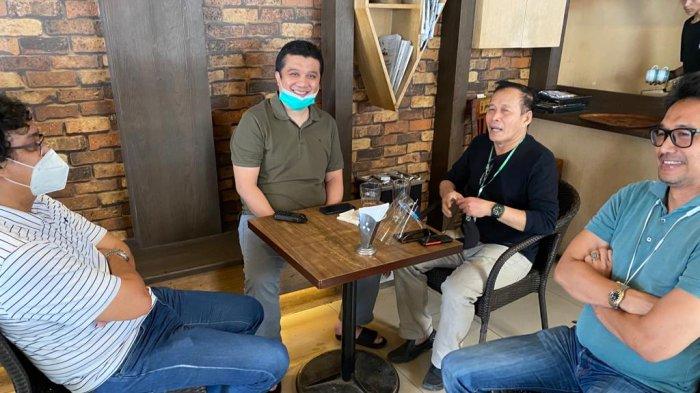 Annas GS Karaeng Jalling (baju hitam) bersama Erwin Aksa, Husain Abdullah, dan Andi Isdar Yusuf di Warkop Phoenam Jakarta, di sela menghadiri Musda Golkar Sulsel di Jakarta, awal Agustus 2020.