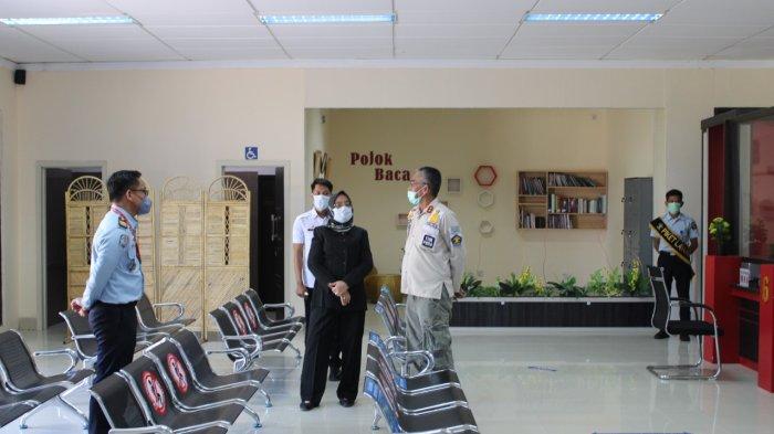 Wakil Gubernur Sulawesi Barat melihat langsung fasilitas pelayanan keimigrasian di Kantor Imigrasi Mamuju.