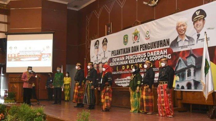 Bupati Soppeng, Andi Kaswadi Razak menghadiri pelantikan Dewan Pengurus Daerah Kerukunan Keluarga Soppeng (DPD KKS) Kabupaten Kutai Timur periode 2021-2026.