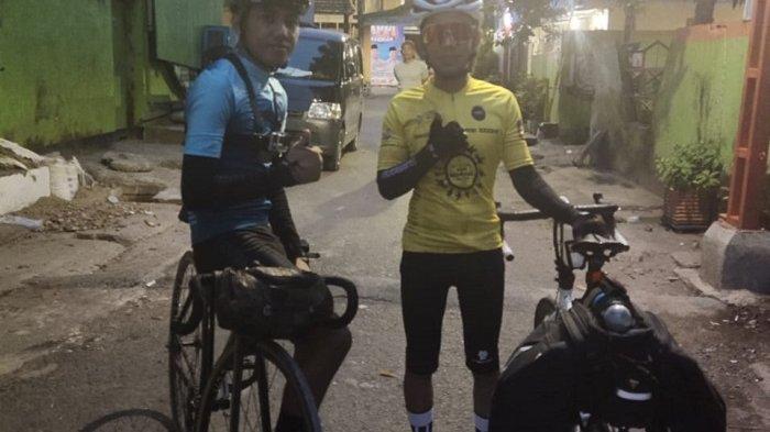 Dimas dari Komunitas Sepeda Lipat Gowa (Sligo) dan Ichwal Ramadhani dari Komunitas Mafixed.