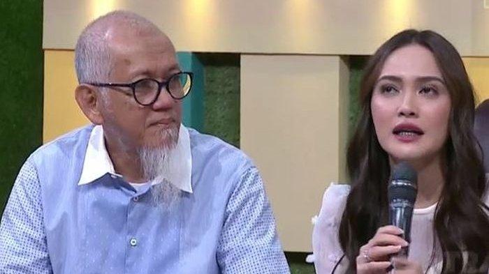 Artis peran Shandy Aulia bersama dengan ayahnya Kemas Yusuf Effendy.