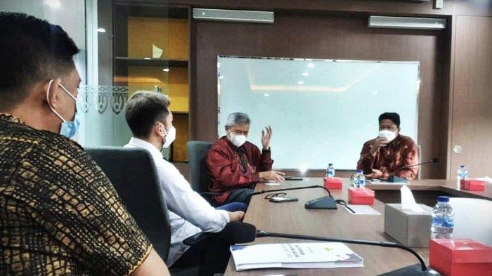 Pengurus Himpunan Pengusaha Muda Indonesia (Hipmi) Sulsel periode 2020-2023 melakukan audiensi di kantor Bank Mandiri Regional X Sulawesi dan Maluku, Jl R.A Kartini, Makassar, Selasa (1622021). Audiensi ini dalam rangka silaturahmi pengurus baru ke mitra kerja. tribun timurmuhammad abdiwan