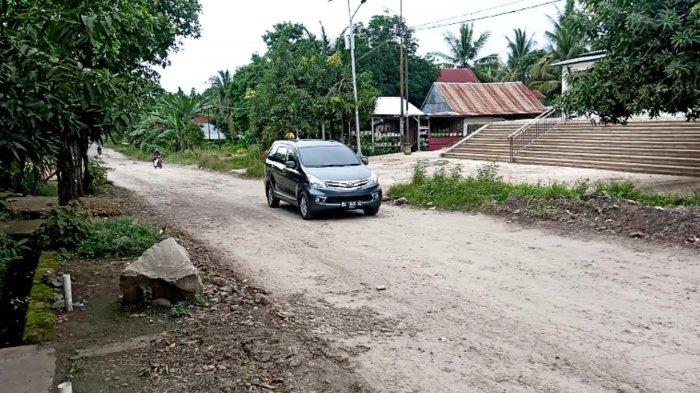 Jalan poros Sengkang - Soppeng, khususnya ruas jalan Ulugalung - Salonro yang rusak parah bakal dikerjakan pada 2022.