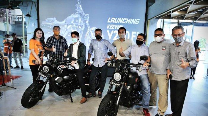 Kalla Kars memperkenalkan unit terbarunya motor Keeway V250Fi di Gastros Nipah Mall, Makassar Jumat (22/1/2021). Keeway V250Fi merupakan motor modern cruiser pertama di Indonesia saat ini yang menggunakan belt menghubungkan mesin dengan poros roda belakang di kelasnya, yaitu mesin 250cc, 2 silinder dengan transmisi lima percepatan. tribun timur/muhammad abdiwan