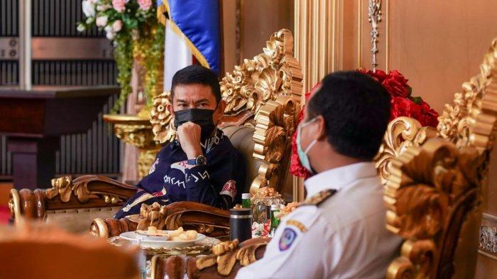 Ketua DPD PDIP Sulsel Ridwan Andi Wittiri menemui Plt Gubernur Sulsel Andi Sudirman Sulaiman di Rujab Gubernur Jalan Jenderal Sudirman, Rabu (8122021) sore.