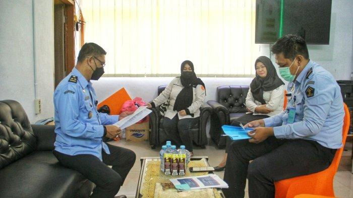 Promosi dan diseminasi ini bertujuan mendorong pelaku industri kreatif di Kota Parepare untuk mendaftarkan hak cipta produknya.