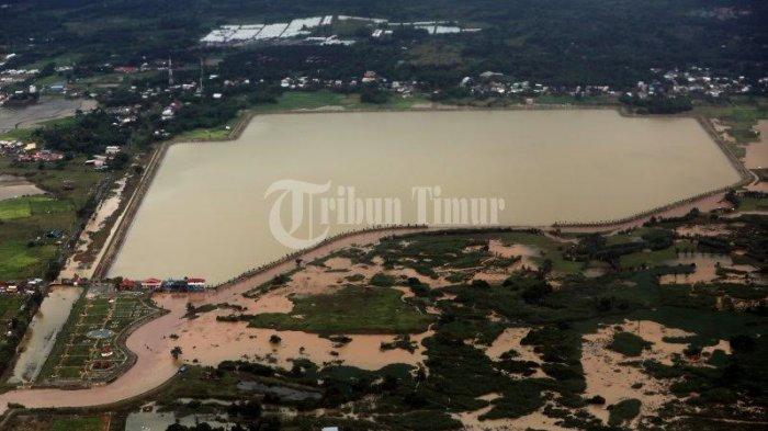 Kolam Regulasi Nipa-nipa yang terekam dari atas udara yang berada di wilayah Kabupaten Gowa, Maros, dan Kota Makassar, Jumast (29/1/2021).