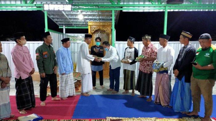 Komunitas Bersama Berbagi dan MaHtaN menyerahkan masjid darurat bernama