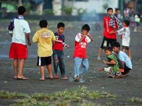 Publik Service: Anak-anak Main Petasan Ganggu Warga di Mangasa