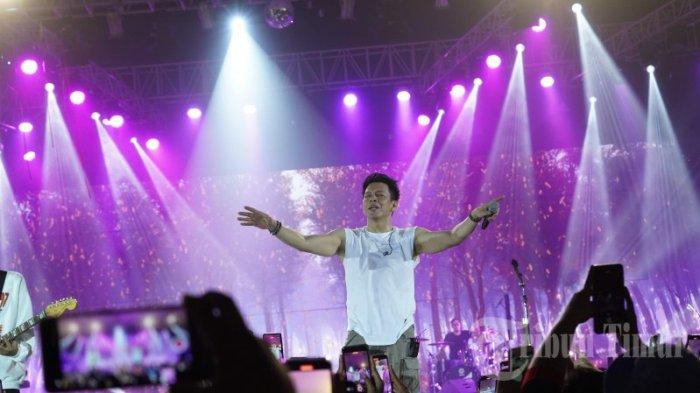 Band legendaris Noah menghibur warga Makassar lewat konser bertema
