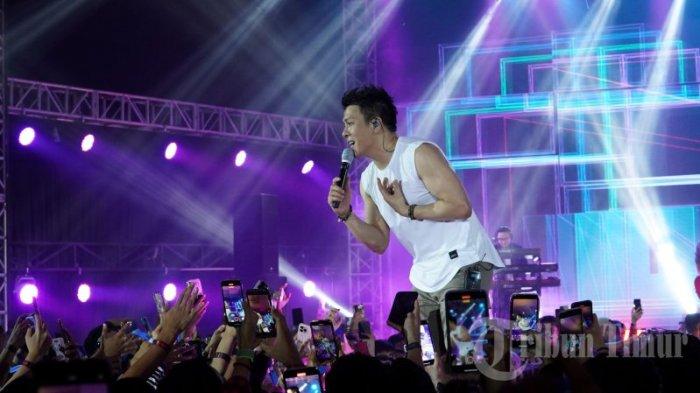 Band legendaris Noah menghibur warga Makassar lewat konser bertema
