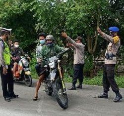 Puncak Arus Balik Mudik Sulsel, Puluhan Kendaraan Dipaksa Putar Balik di Perbatasan Polman-Pinrang