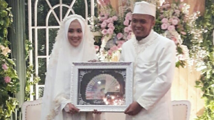 Rahmat Fadhli dan istrinya Inez Ayuningtyas