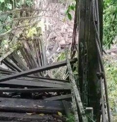 Longsor, Satu Jembatan Gantung di Lembang Pinrang Ambruk