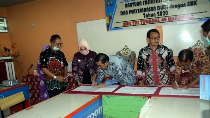 Sebanyak 12 SMK di Sulsel melakukan MoU dengan dunia industri dan dunia usaha di SMK Tri Tunggal, Kamis (8/10/2020)