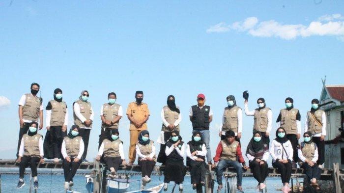 Tim Puskesmas Sabutung yang terjun dalam kegiatan Perahu Sehat Pulau Bahagia