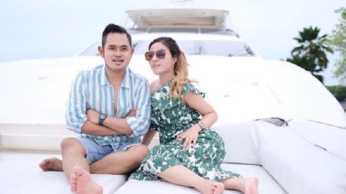 Gilang Widya Pramana dan istri