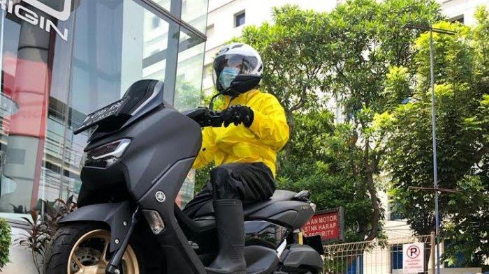 Yamaha Riding Academy (YRA) berbagi tips berkendara sepeda motor saat hujan