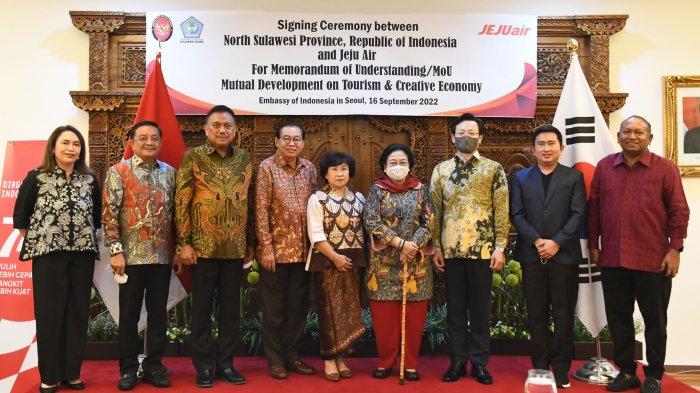 Wali Kota Bitung, Maurits Mantiri, menyaksikan langsung kerjasama Pemprov Sulut dengan Jeju Air, Jumat (16/9/2022).