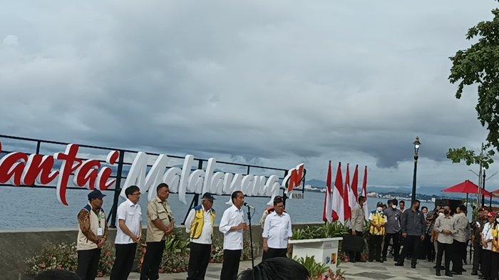 Jokowi kunjungi kawasan Malalayang Beach Walk Manado, provinsi Sulut, Jumat (20/10/2023)