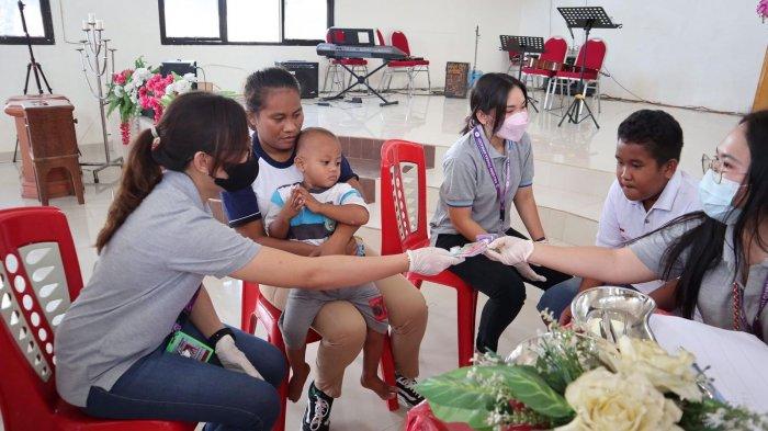 Kegiatan bakti sosial yang diadakan RSU GMIM Tonsea di GMIM Betlehem Kawangkoan Baru pada hari Sabtu, 11 Juni 2022.