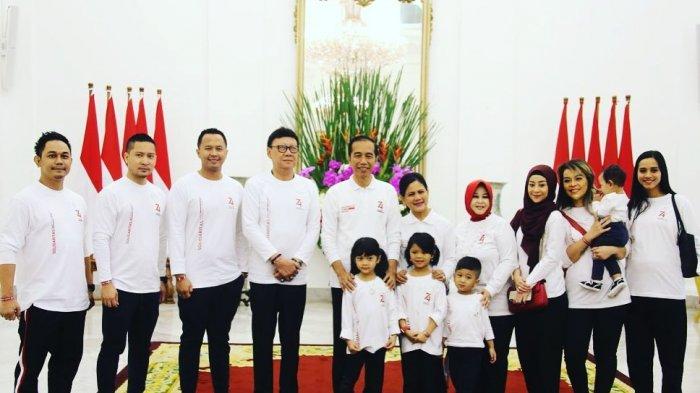 Keluarga Tjahjo Kumolo dan Erni Guntari saat bertemu Presiden Jokowi dan Iriana Jokowi di Istana Negara