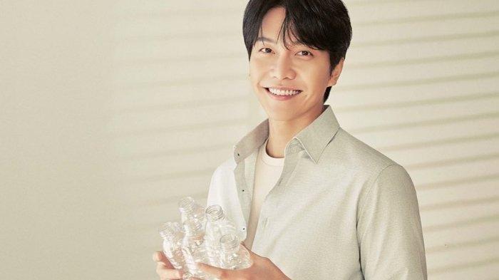Lee Seung Gi, penyanyi dan artis dari agensi Hook Entertainment