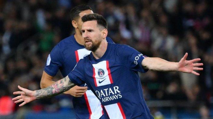 Bintang Paris Saint-Germain (PSG) Lionel Messi berselebrasi usai mencetak gol ke gawang OGC Nice pada laga pekan kesembilan Ligue 1 2022-2023 di Stadion Parc des Princes, Minggu (2/10/2022) dini hari WIB.
