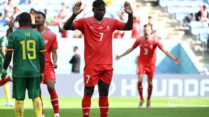 Penyerang Swiss Breel Embolo bereaksi selama pertandingan sepak bola Grup G Piala Dunia Qatar 2022 antara Swiss dan Kamerun di Stadion Al-Janoub di Al-Wakrah, selatan Doha pada 24 November 2022.