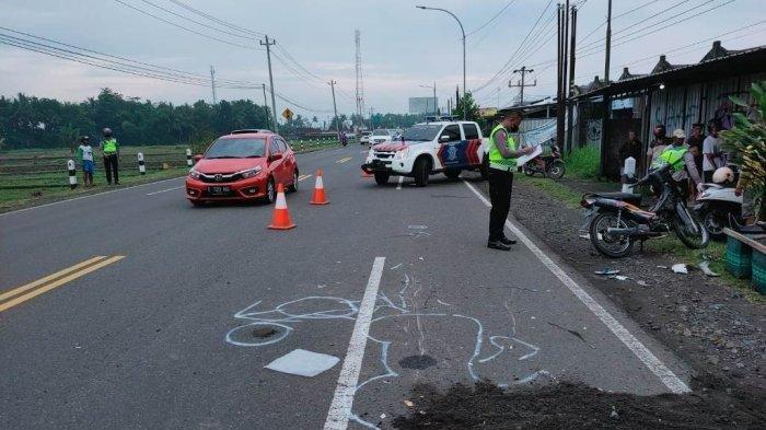 Polisi mendatangi lokasi kejadian laka lantas di Jalan Yogya-Wates km 23 tepatnya di Demangrejo, Kapanewon Sentolo, Kabupaten Kulon Progo, Kamis (8/12/2022).