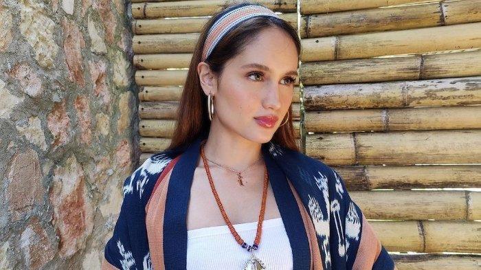 Cinta Laura