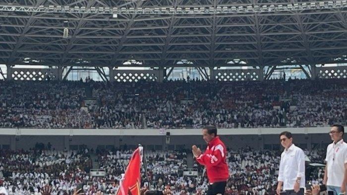 Presiden Joko Widodo (Jokowi) hadir dalam acara silaturahmi Nusantara Bersatu di Stadion Gelora Bung Karno, Senayan, Jakarta, Sabtu, (26/11/2022).